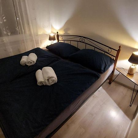 Apartman Surany Exteriör bild