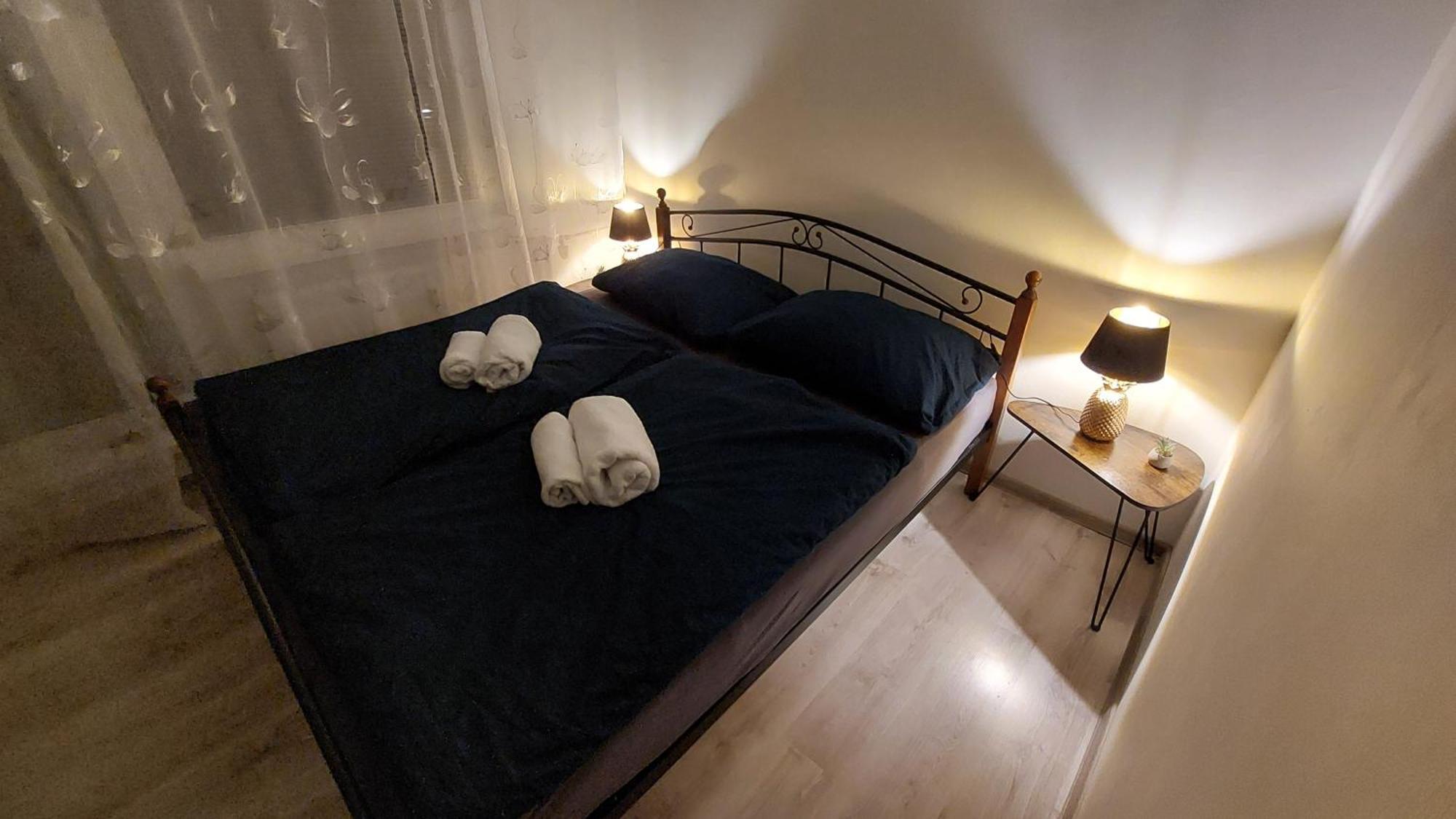 Apartman Surany Exteriör bild