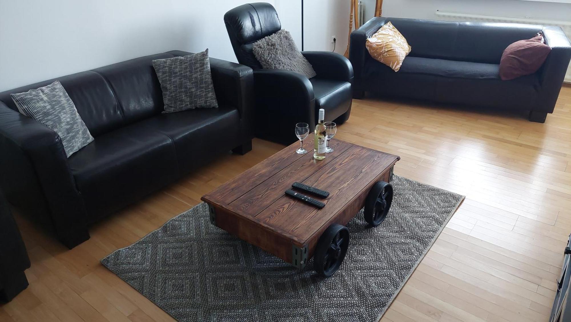 Apartman Surany Exteriör bild